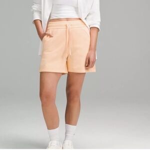 Lululemon Scuba high rise 5" shorts color Peach Bellini women's size 8